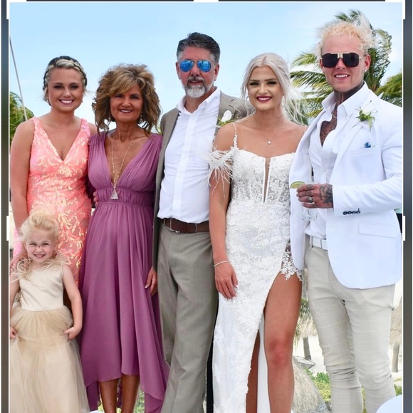 Meet your Posher, Hollie - Picture 3 of 11